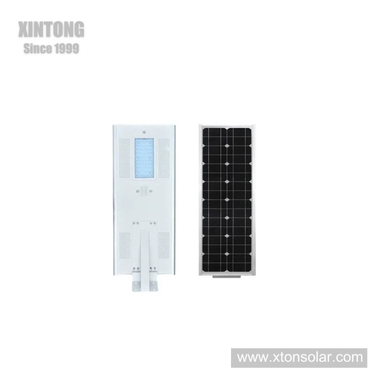 Lampione solare integrato con sistema di controllo automatico della batteria al litio